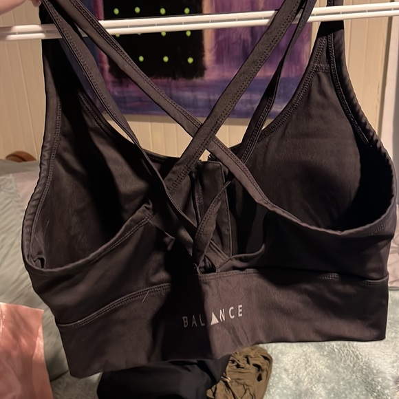 Balance sports bra - Picture 2 of 4